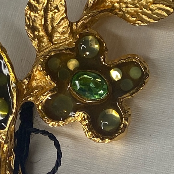 Christian LaCroix Vintage Gold Toned Enamel double flower pin brooch New - Picture 4 of 16